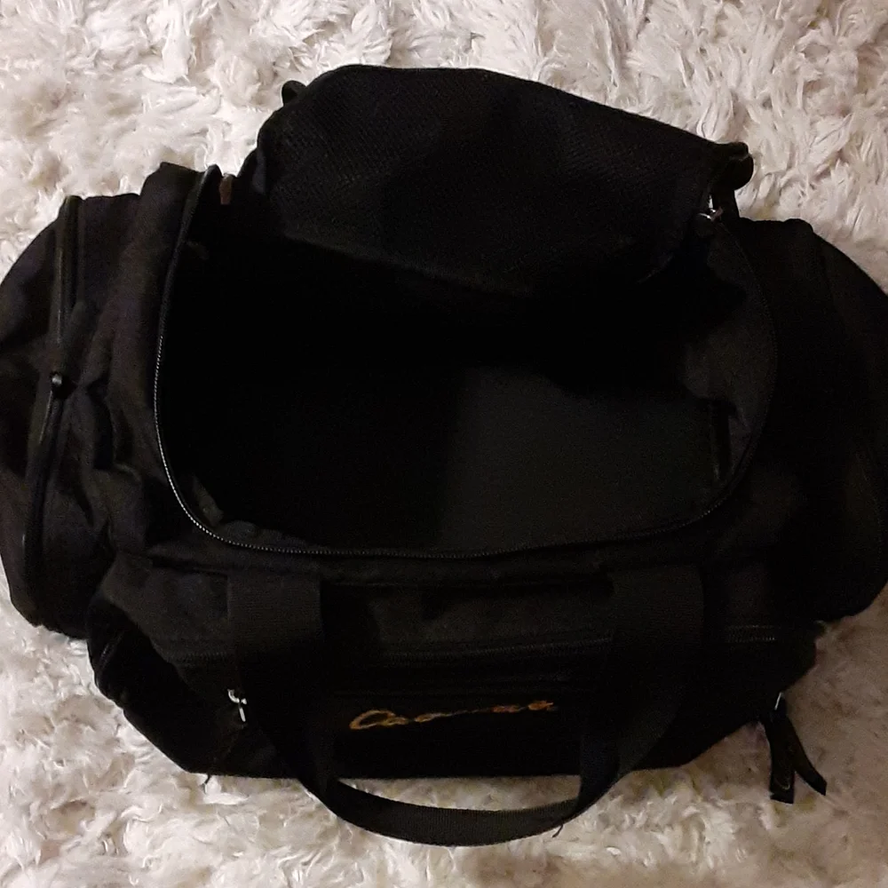 Cabela's black duffel bag gold embroidered logo 12